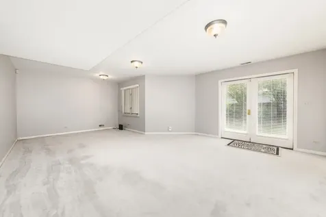 909 West Essex Place Arlington Heights IL 60004