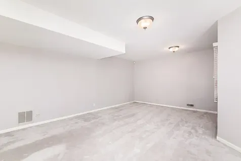 909 West Essex Place Arlington Heights IL 60004