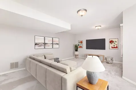 909 West Essex Place Arlington Heights IL 60004