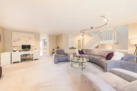 909 West Essex Place Arlington Heights IL 60004