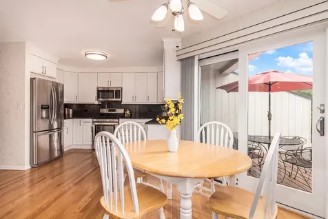 909 West Essex Place Arlington Heights IL 60004