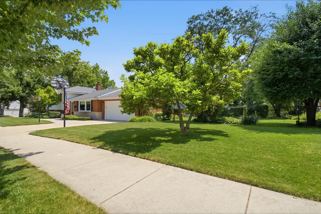 1125 61ST Street Downers Grove IL 60516
