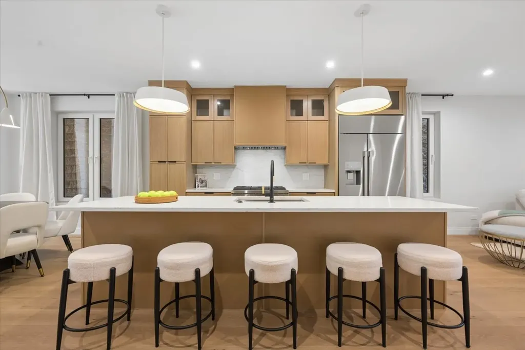 3739 North Clifton Avenue Chicago IL 60613