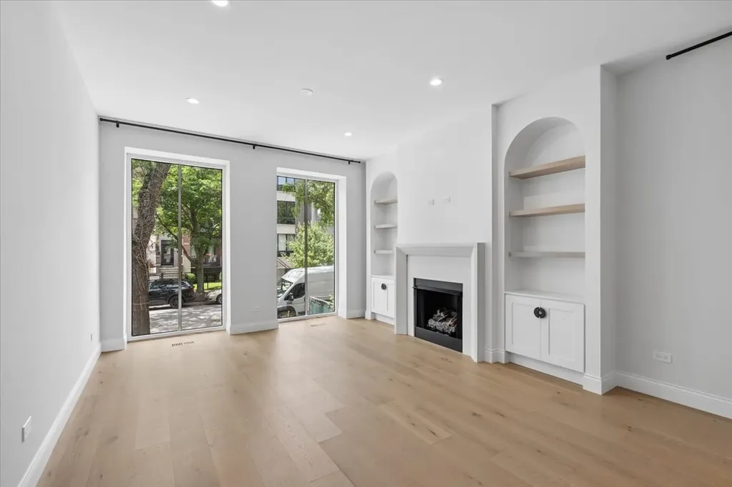 3739 North Clifton Avenue Chicago IL 60613