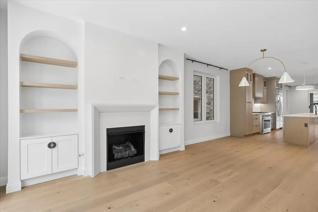 3739 North Clifton Avenue Chicago IL 60613