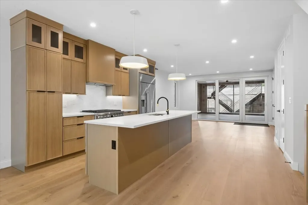 3739 North Clifton Avenue Chicago IL 60613
