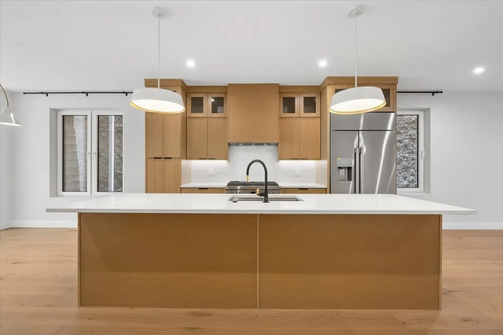 3739 North Clifton Avenue Chicago IL 60613