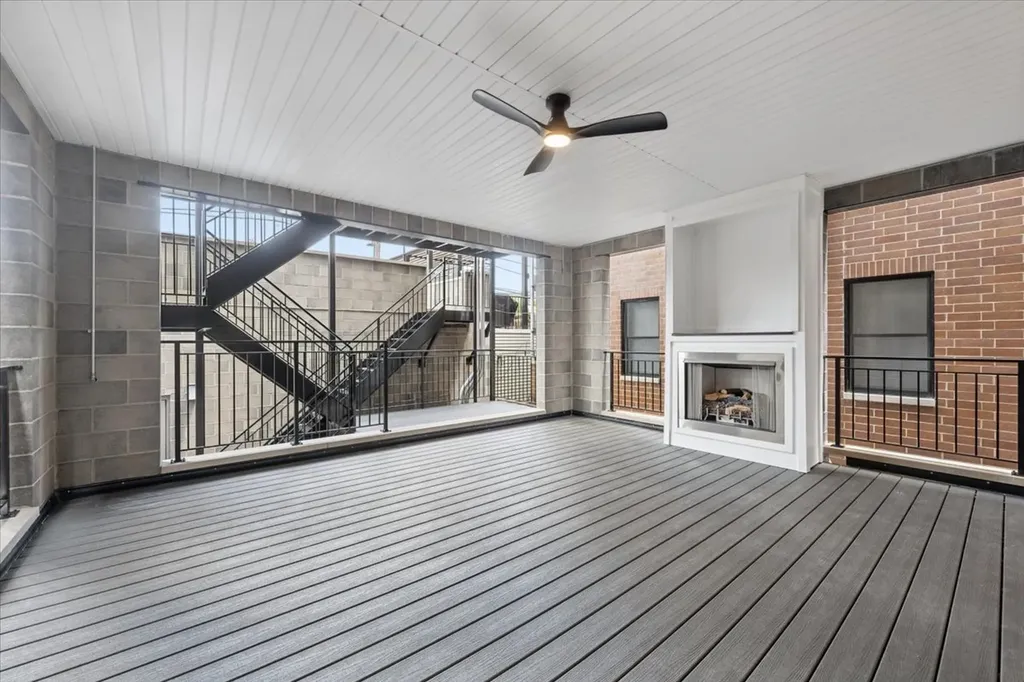 3739 North Clifton Avenue Chicago IL 60613