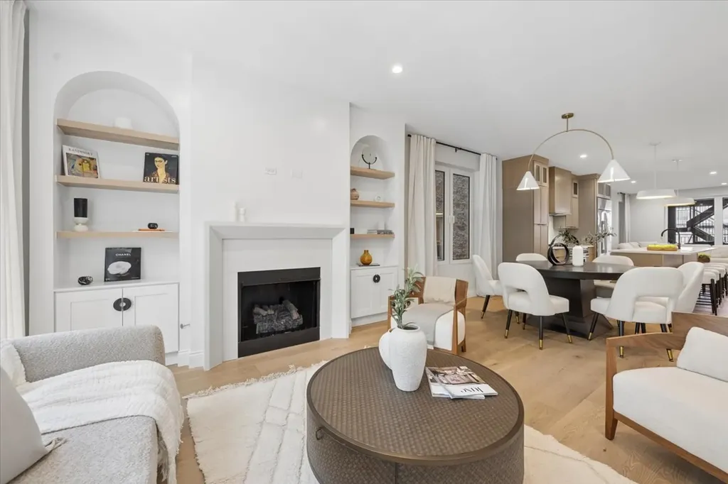 3739 North Clifton Avenue Chicago IL 60613