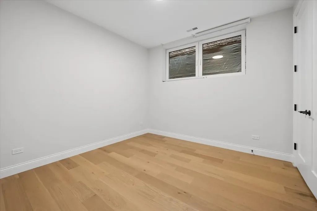 3739 North Clifton Avenue Chicago IL 60613