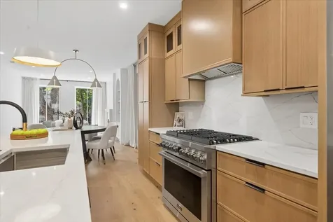3739 North Clifton Avenue Chicago IL 60613