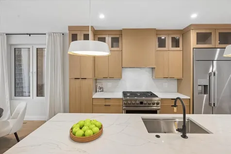 3739 North Clifton Avenue Chicago IL 60613