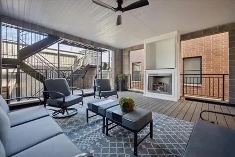 3739 North Clifton Avenue Chicago IL 60613