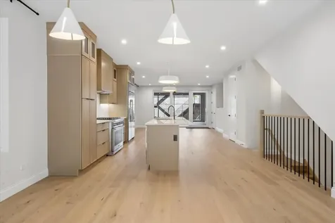 3739 North Clifton Avenue Chicago IL 60613