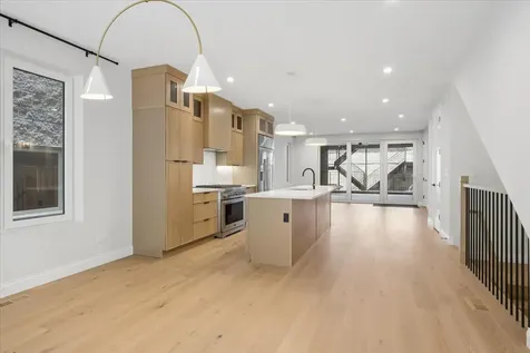 3739 North Clifton Avenue Chicago IL 60613