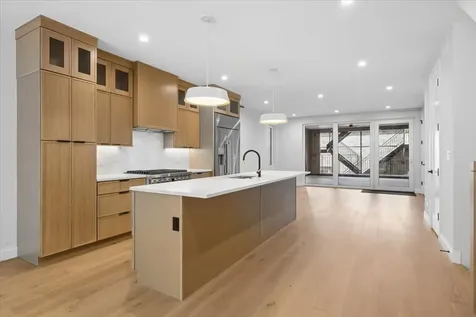 3739 North Clifton Avenue Chicago IL 60613