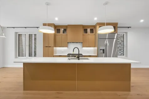 3739 North Clifton Avenue Chicago IL 60613