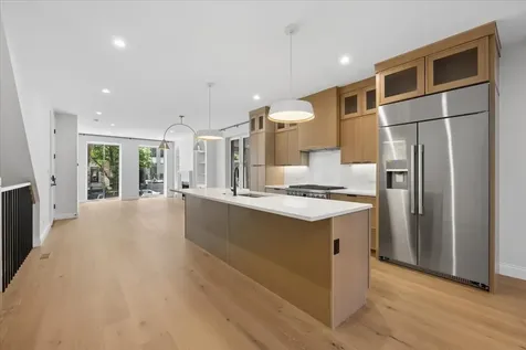 3739 North Clifton Avenue Chicago IL 60613