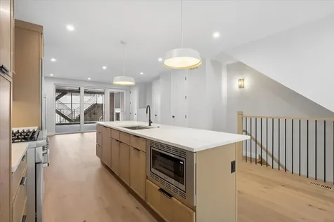 3739 North Clifton Avenue Chicago IL 60613