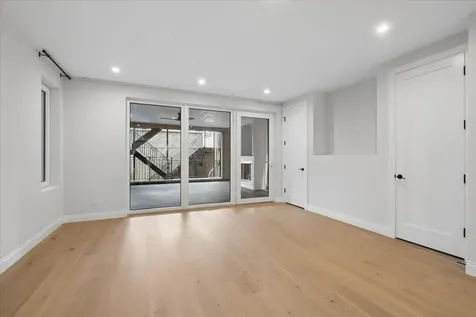 3739 North Clifton Avenue Chicago IL 60613