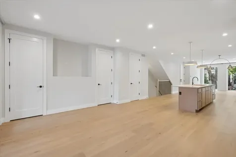 3739 North Clifton Avenue Chicago IL 60613