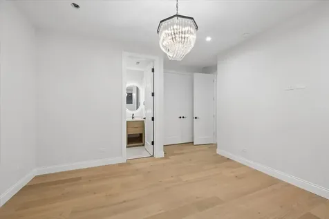 3739 North Clifton Avenue Chicago IL 60613