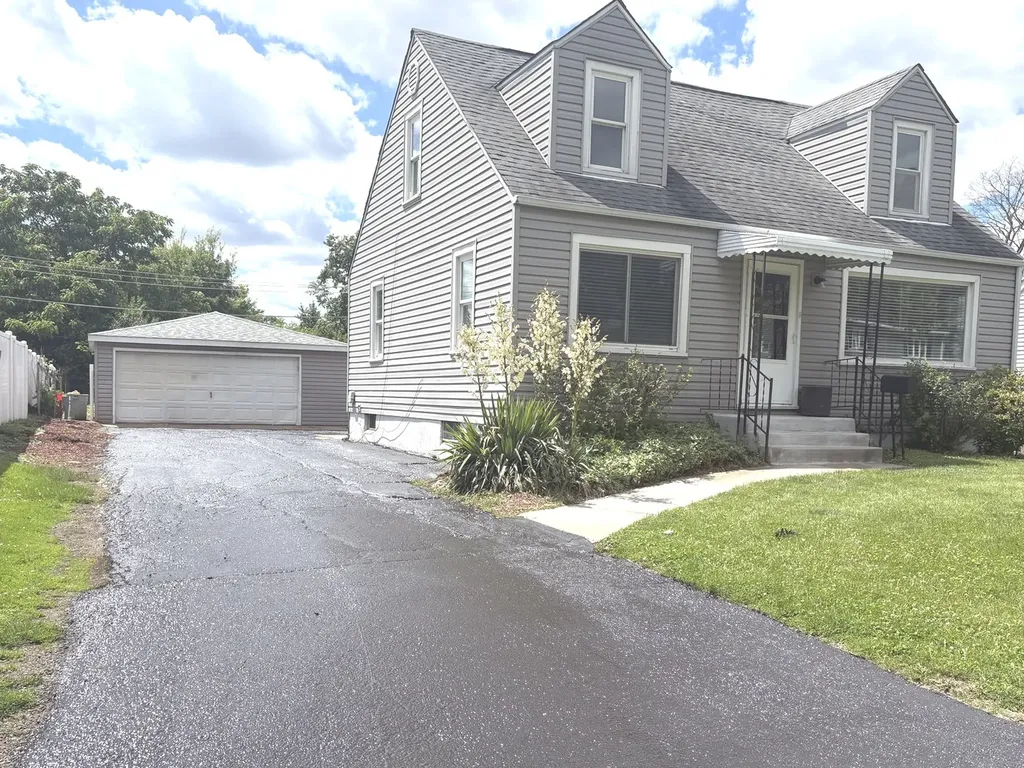 506 North Douglas Avenue Villa Park IL 60181