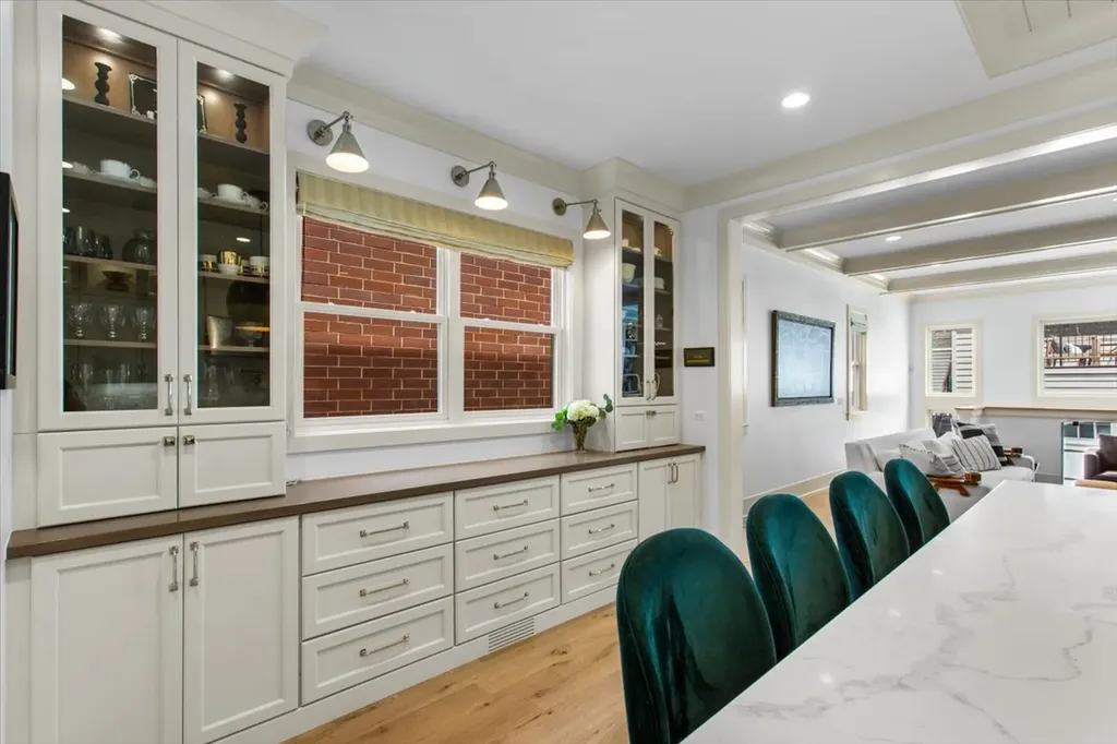 4123 North Oakley Avenue Chicago IL 60618