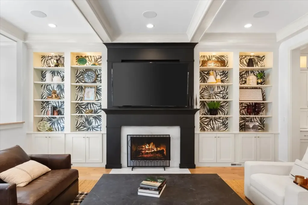 4123 North Oakley Avenue Chicago IL 60618