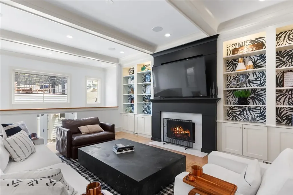 4123 North Oakley Avenue Chicago IL 60618