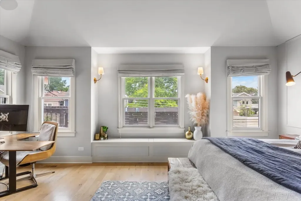 4123 North Oakley Avenue Chicago IL 60618
