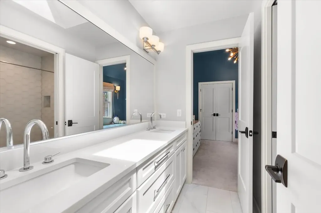 4123 North Oakley Avenue Chicago IL 60618