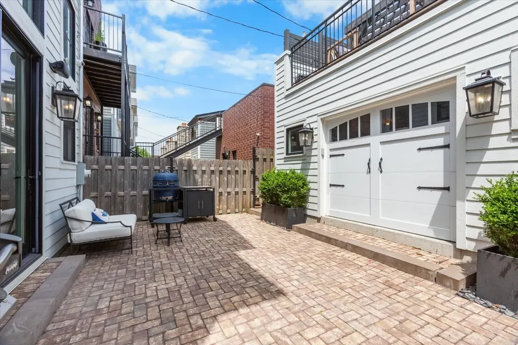 4123 North Oakley Avenue Chicago IL 60618