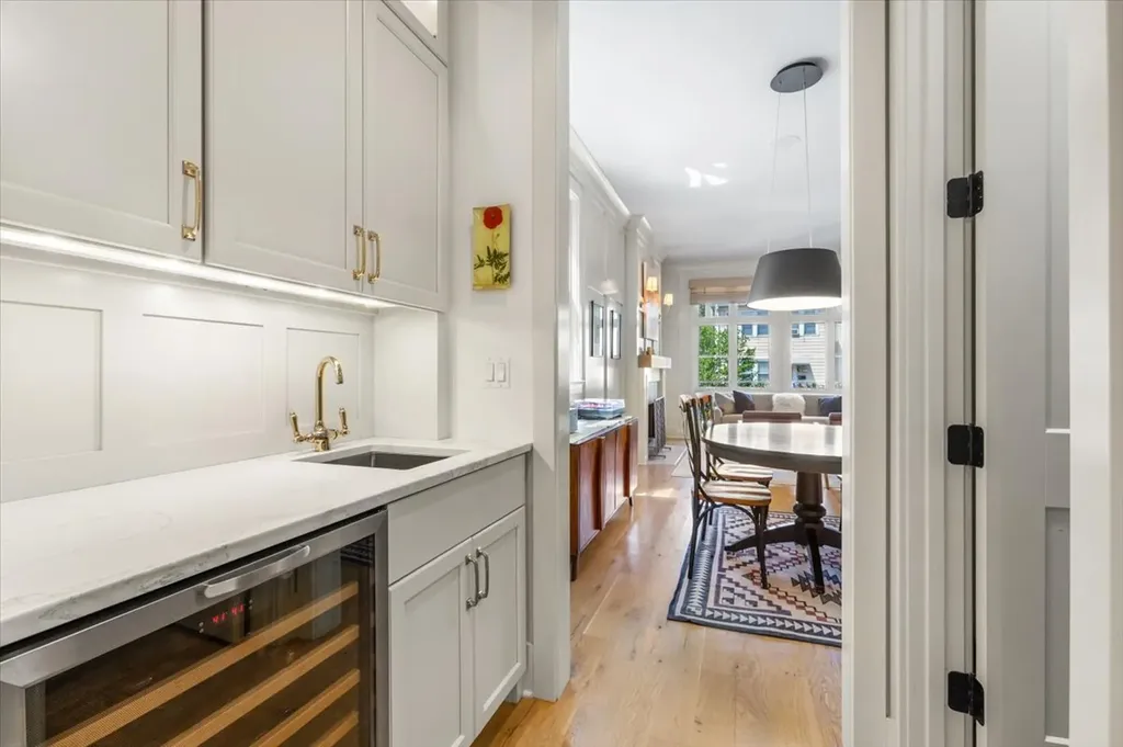 4123 North Oakley Avenue Chicago IL 60618