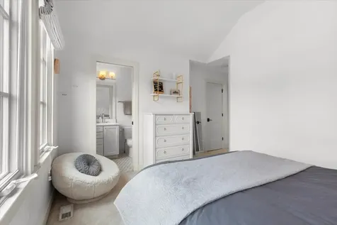 4123 North Oakley Avenue Chicago IL 60618