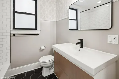 7635 North Greenview Avenue Chicago IL 60626