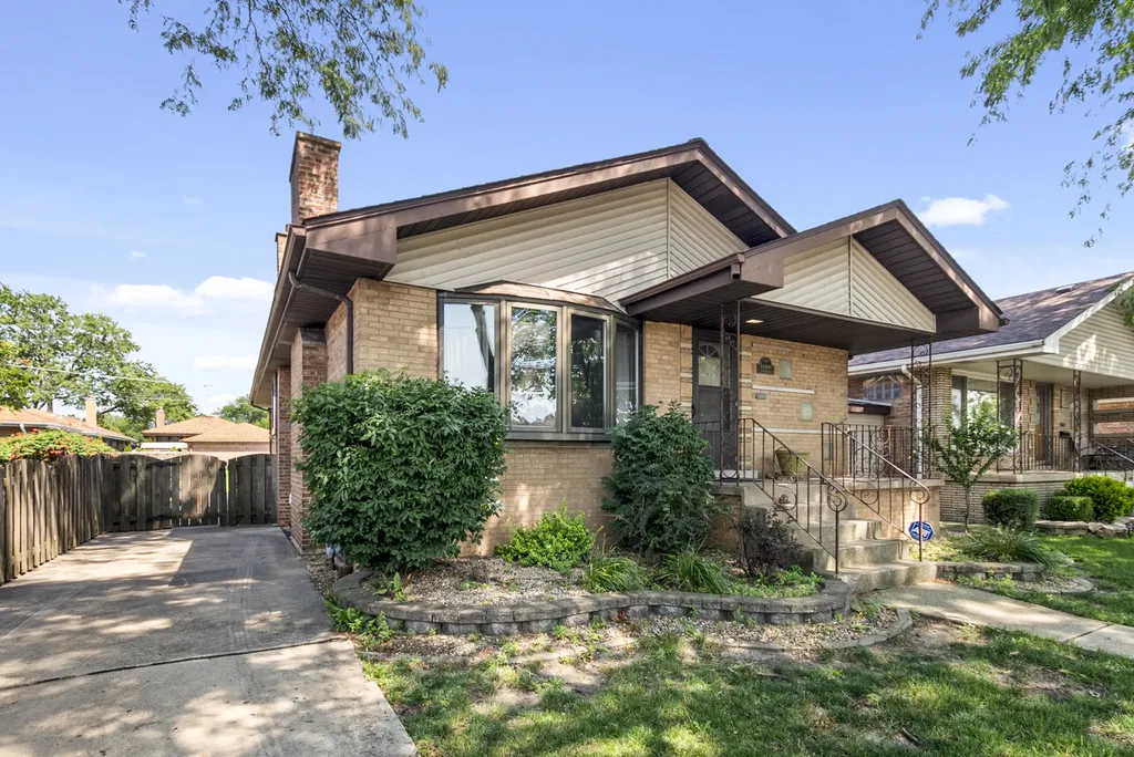 11109 South Avenue J Chicago IL 60617