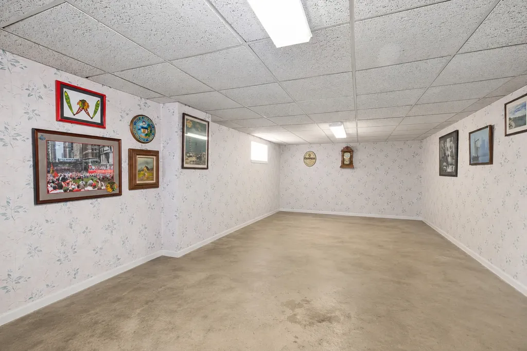 11109 South Avenue J Chicago IL 60617
