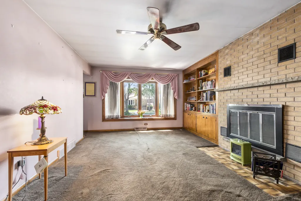 11109 South Avenue J Chicago IL 60617