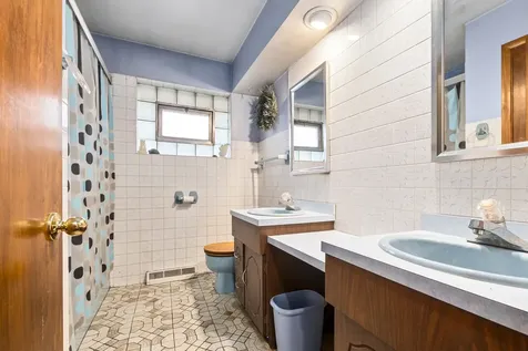 11109 South Avenue J Chicago IL 60617