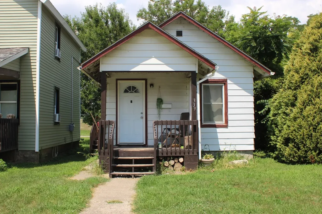 339 12TH Street East Moline IL 61244