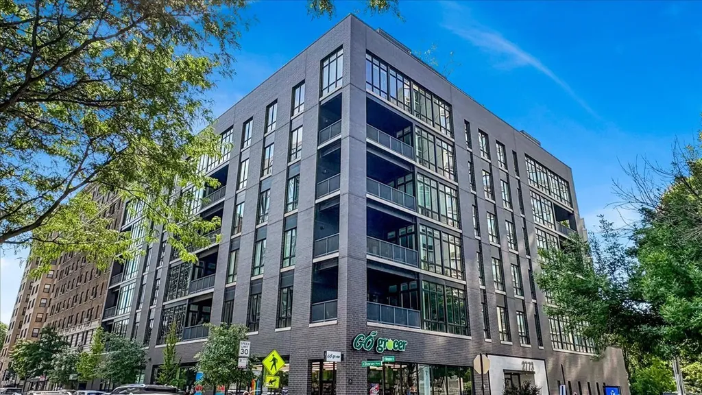 2773 North Hampden Court Chicago IL 60614