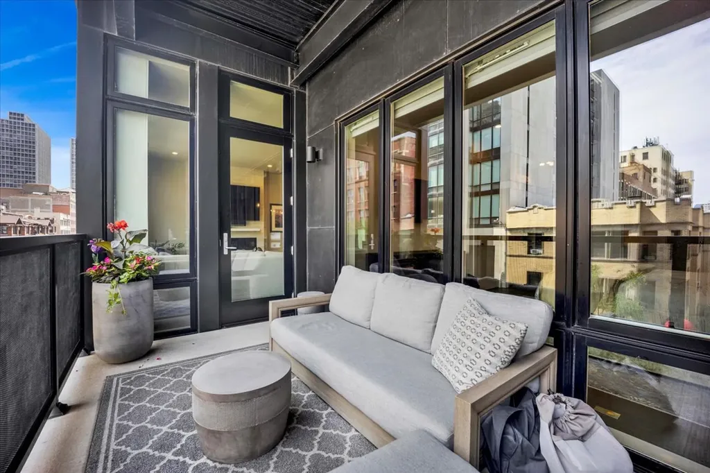 2773 North Hampden Court Chicago IL 60614