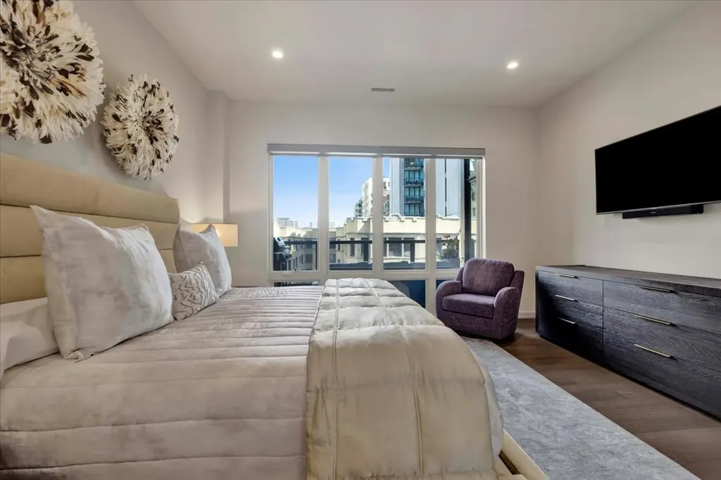 2773 North Hampden Court Chicago IL 60614