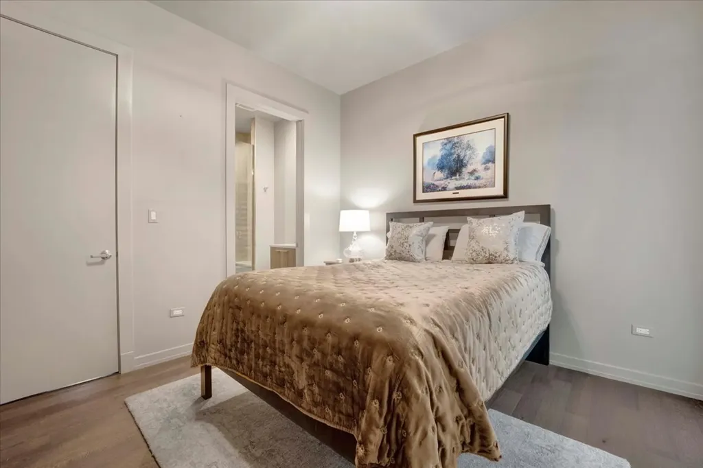 2773 North Hampden Court Chicago IL 60614