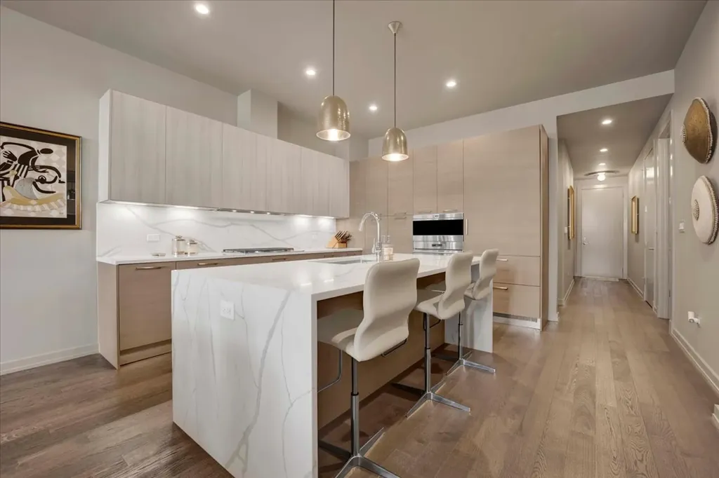 2773 North Hampden Court Chicago IL 60614