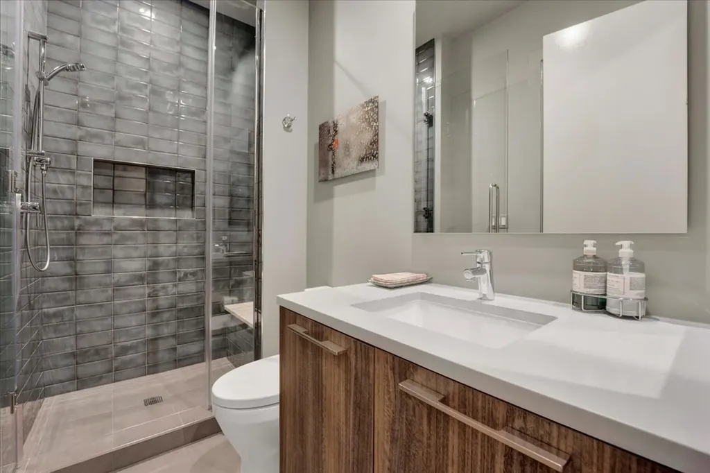 2773 North Hampden Court Chicago IL 60614