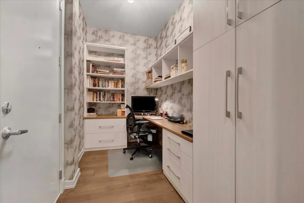 2773 North Hampden Court Chicago IL 60614