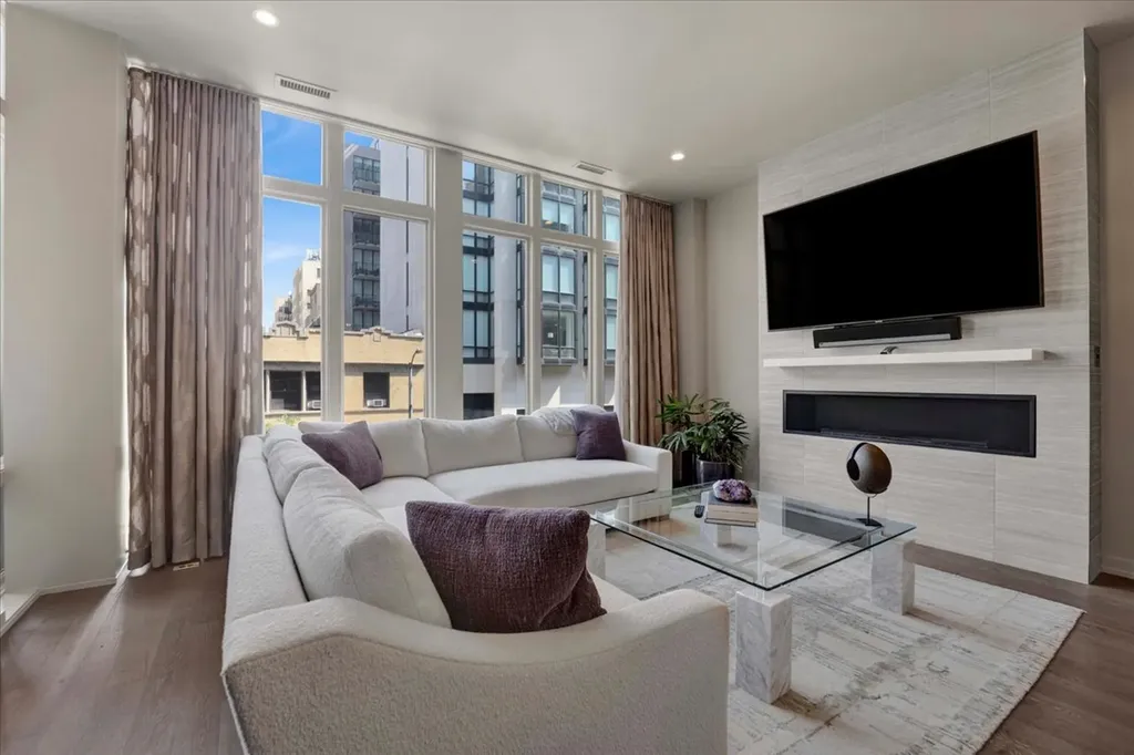 2773 North Hampden Court Chicago IL 60614