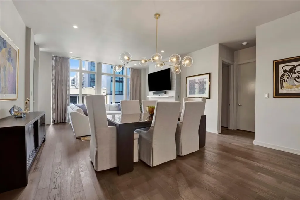 2773 North Hampden Court Chicago IL 60614